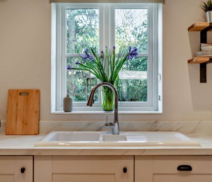 Cedar Cottage Kitchen - StayCotswold 