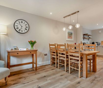 Cedar Cottage Kitchen - StayCotswold 