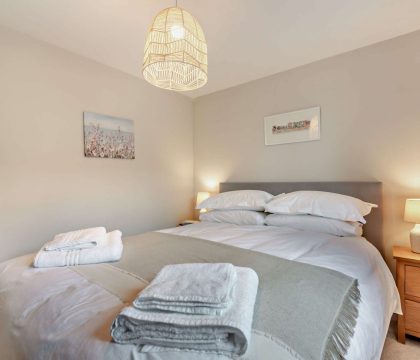 Cedar Cottage Bedroom 2 - StayCotswold 