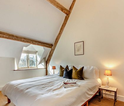 Bea's Cottage Master Bedroom - StayCotswold