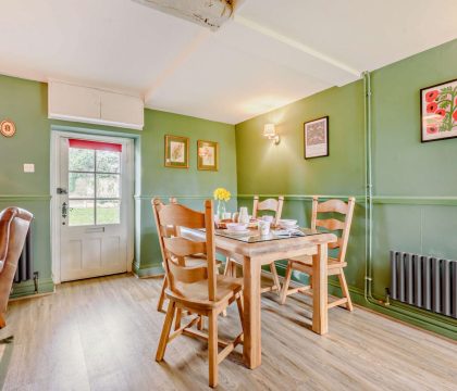 Wren Cottage Dining Area - StayCotswold