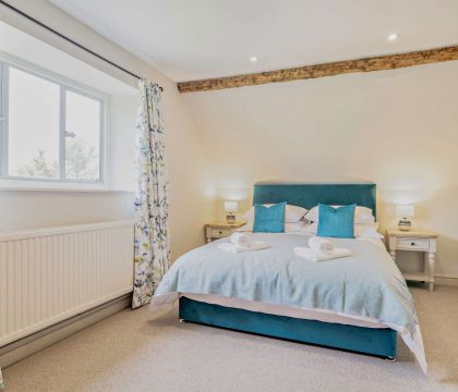 Smuggsbarn Cottage Bedroom - StayCotswold