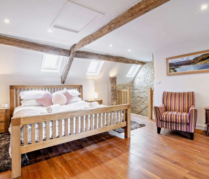Smuggsbarn Cottage Bedroom - StayCotswold
