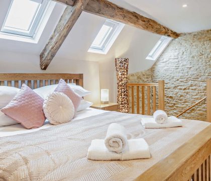 Smuggsbarn Cottage Master Bedroom - StayCotswold