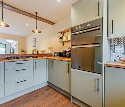 Ross House Kitchen - StayCotswold