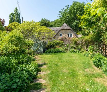 Spring Cottage Garden - StayCotswold