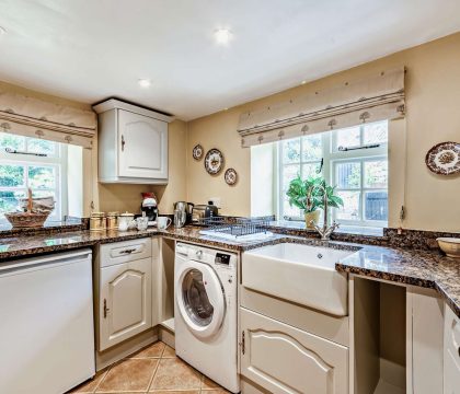 Tythebarn Cottage Kitchen - StayCotswold