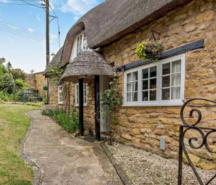 Tythebarn Cottage - StayCotswold