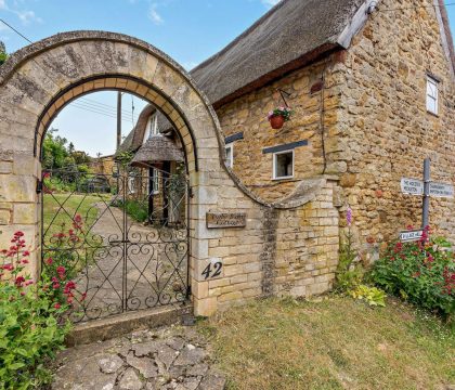 Tythebarn Cottage - StayCotswold