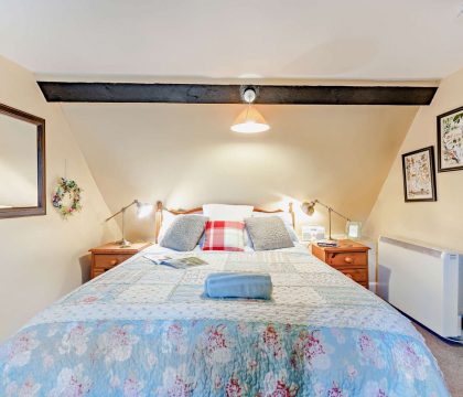 Tythebarn Cottage Master Bedroom - StayCotswold