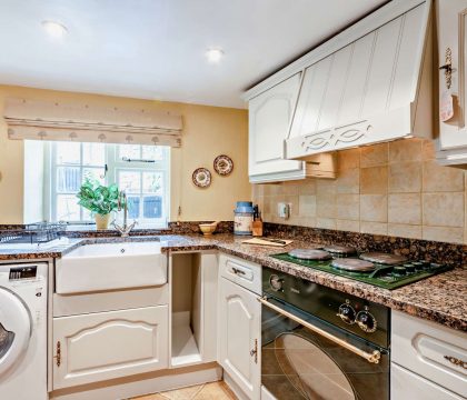 Tythebarn Cottage Kitchen - StayCotswold