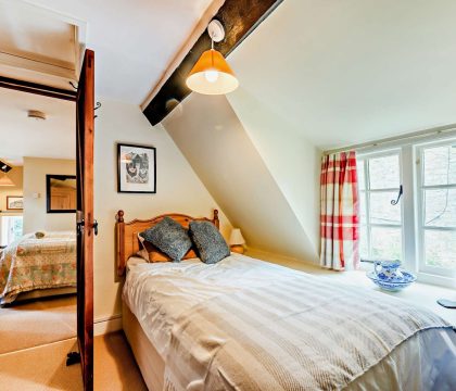 Tythebarn Cottage Bedroom 2 - StayCotswold