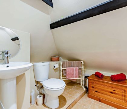 Tythebarn Cottage Bathroom - StayCotswold