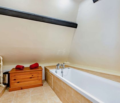 Tythebarn Cottage Bathroom - StayCotswold