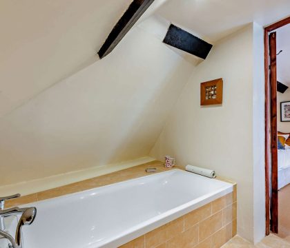 Tythebarn Cottage Bathroom - StayCotswold