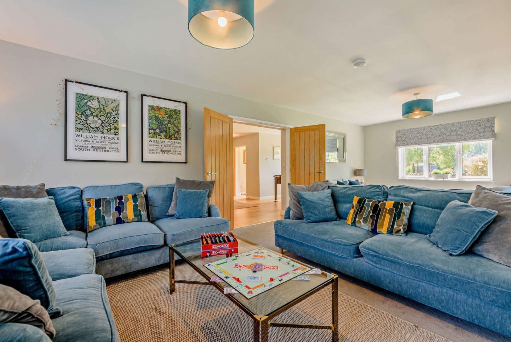 Lulham, Large 6 Bed Cotswold Holiday Home in BourtonontheWater