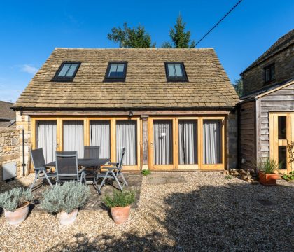 The Cottage at Robins Roost Garden - StayCotswold