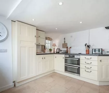 Gassons View Kitchen - StayCotswold