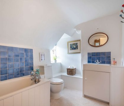 Gassons View Family Bathroom - StayCotswold