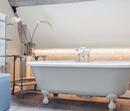 Rectory Barn Ensuite - StayCotswold