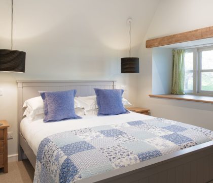 Gardners Cottage Bedroom 2 - StayCotswold