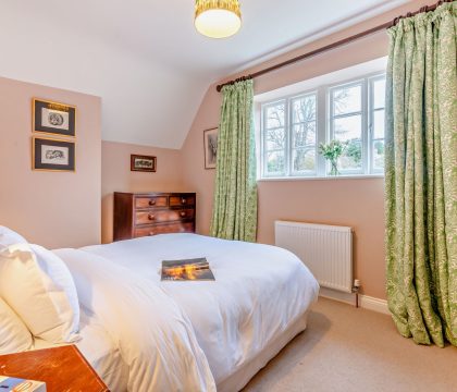 Hillview Bedroom 2 - StayCotswold