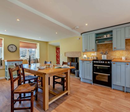 Ivycroft Cottage Kitchen/ Dining Room - StayCotswold