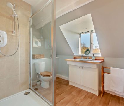 Ivycroft Cottage Family Bathroom - StayCotswold