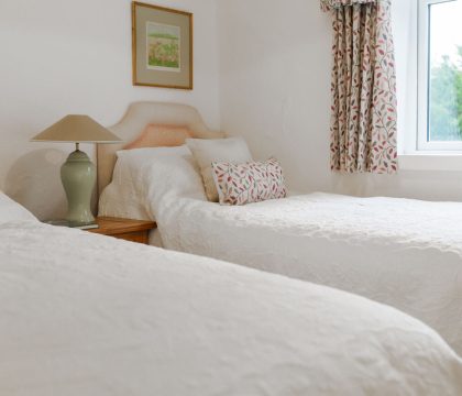 Clares Cottage Bedroom 2 - StayCotswolds