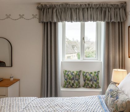 Clares Cottage Master Bedroom - StayCotswolds