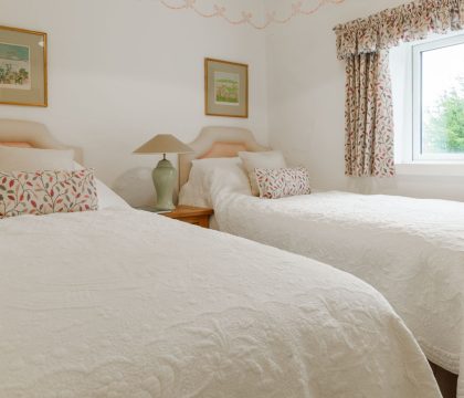 Clares Cottage Bedroom 2 - StayCotswolds
