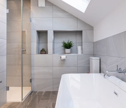 Nursery End House Family Bathroom - StayCotswold