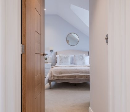 Nursery End House Master Bedroom - StayCotswold