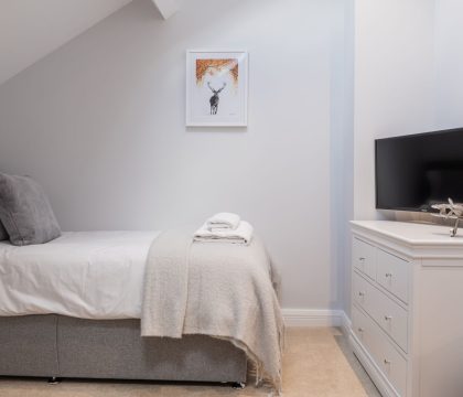Nursery End House Bedroom 3 - StayCotswold