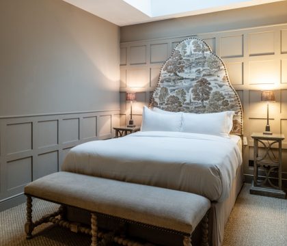 Grey's Court Bedroom 2 - StayCotswold
