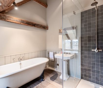 Dovecote Cottage Master Bedroom Ensuite - StayCotswold