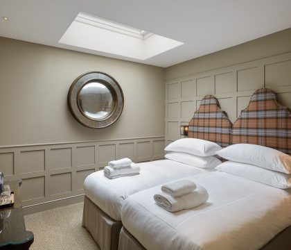 Grey's Court Bedroom 3 - StayCotswold