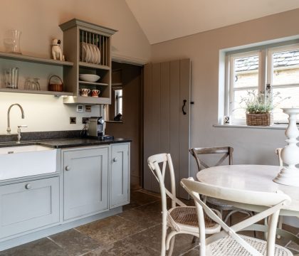 Stable Cottage Kitchen - StayCotswold
