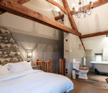 Stable Cottage Master Bedroom - StayCotswold