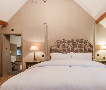 Owl Cottage Master Bedroom - StayCotswold