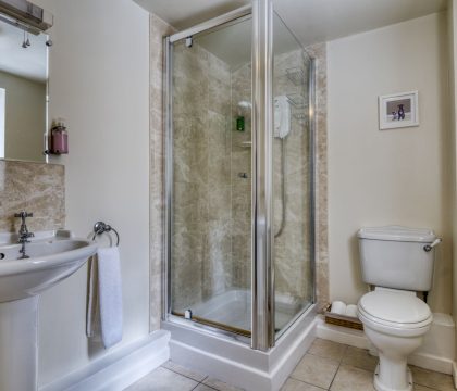 Manor Close Cottage Shower Room - StayCotswold