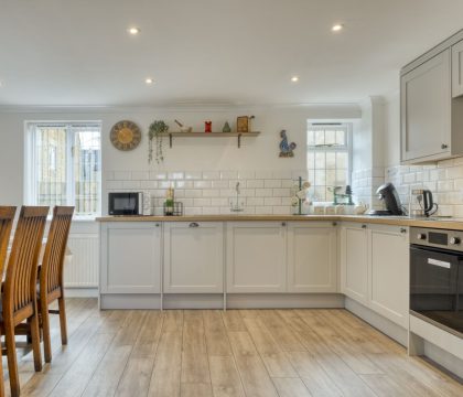 Manor Close Cottage Kitchen - StayCotswold