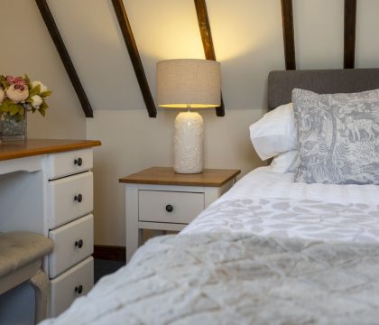 Manor Close Cottage Bedroom 2 - StayCotswold