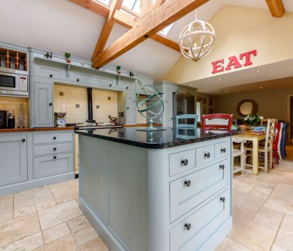 Laurel Tree Cottage Kitchen - StayCotswold