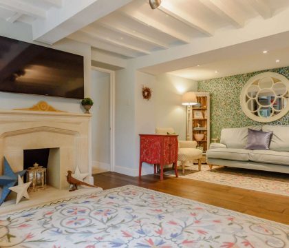 Laurel Tree Cottage Lounge - StayCotswold