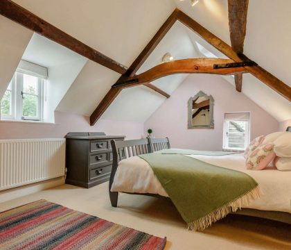 Laurel Tree Cottage Double Bedroom - StayCotswold