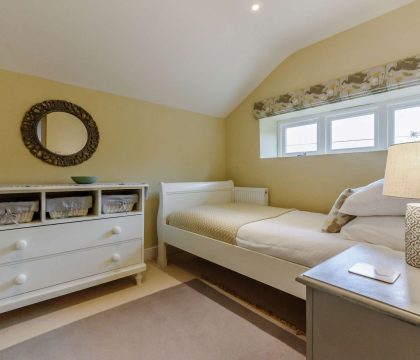 Laurel Tree Cottage Single Bedroom - StayCotswold