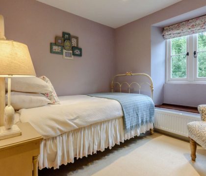 Laurel Tree Cottage Double Bedroom - StayCotswold