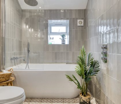 Tansie House Family Bathroom - StayCotswold