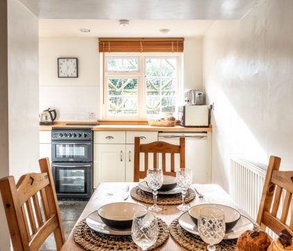 Archway Cottage Kitchen/ Dining Room - StayCotswold